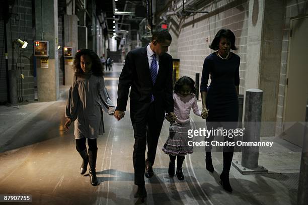 Democratic presidential hopeful and Illinois Senator Barack Obama backstage with his wife Michelle and daughters Sasha and Malia at Hy-Vee Hall on...