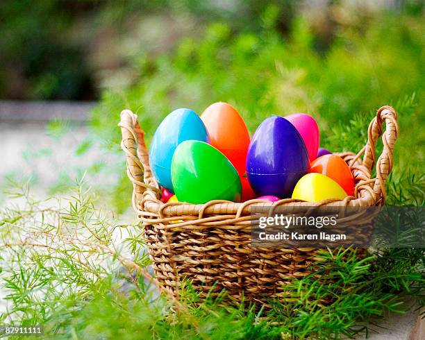 easter egg basket - easter eggs basket bildbanksfoton och bilder