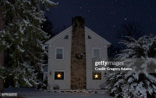 snowfall over a pennsylvania house at the holidays - hatboro stock pictures, royalty-free photos & images