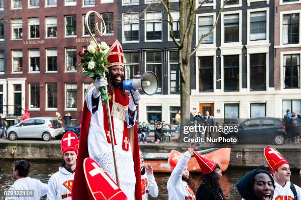 November 25th, Amsterdam. Patrick Mathurin, who play this year again the new St. Nicholas arrived on his boat with his helpers to start the party and...