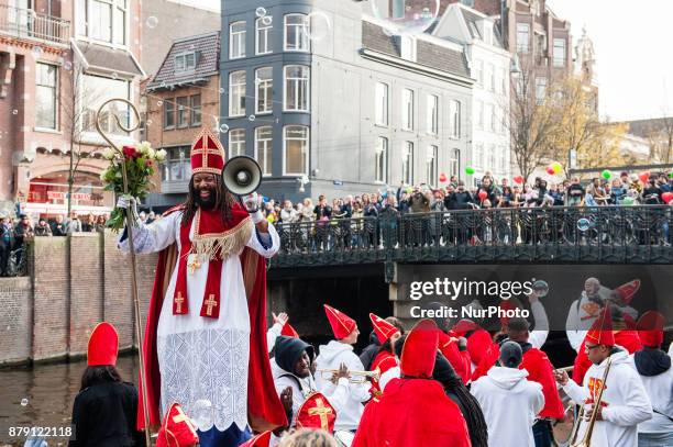 November 25th, Amsterdam. Patrick Mathurin, who play this year again the new St. Nicholas arrived on his boat with his helpers to start the party and...
