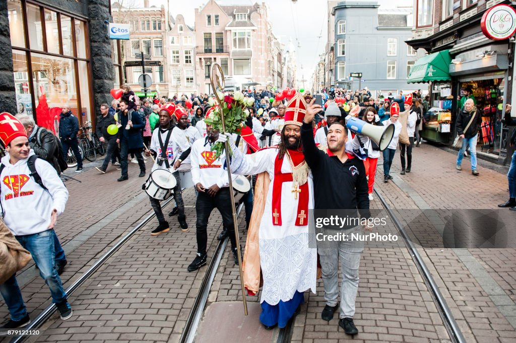 The &quot;New St. Nicholas&quot; arrival to Amsterdam