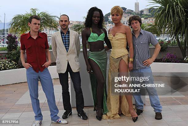 Actors Alexander David, Goncalo Ferreira de Almeida, Jenny Larrue, Cindy Scrash and Chandra Malatitch pose during the photocall of the movie "Morrer...