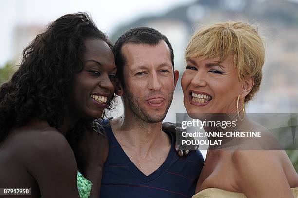 Brazilian director Joao Pedro Rodrigues poses with actresses Jenny Larrue and Cindy Scrash during the photocall of the movie "Morrer Como Um Homem"...