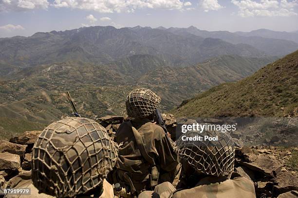 Pakistani soldiers stand guard on top of a mountain overlooking the Swat valley at Banai Baba Ziarat area on May 22, 2009 in northwest Pakistan. The...