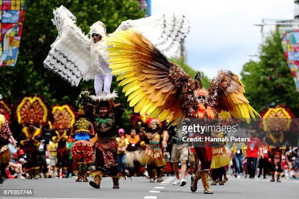 Performers take part in the annual Farmers Santa Parade on November 26, 2017 in Auckland, New Zealand. The Farmers Santa Parade has brought joy to...