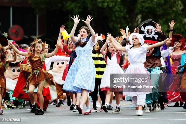 Performers take part in the annual Farmers Santa Parade on November 26, 2017 in Auckland, New Zealand. The Farmers Santa Parade has brought joy to...