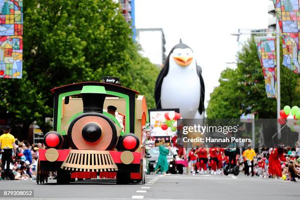 Floats take part in the annual Farmers Santa Parade on November 26, 2017 in Auckland, New Zealand. The Farmers Santa Parade has brought joy to the...