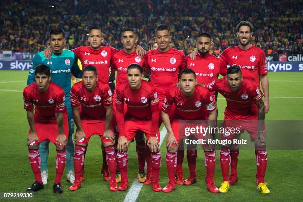 Players of Toluca pose for photos prior the quarter finals second leg match between Morelia and Toluca as part of the Torneo Apertura 2017 Liga MX at...