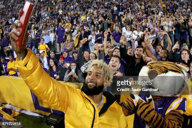 Odell Beckham Jr. Of the New York Giants takes a picture with Mike the Tiger during the second half of a game between the LSU Tigers and the Texas...