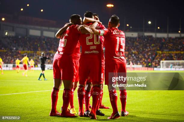 Players of Toluca celebrate their first goal during the quarter finals second leg match between Morelia and Toluca as part of the Torneo Apertura...