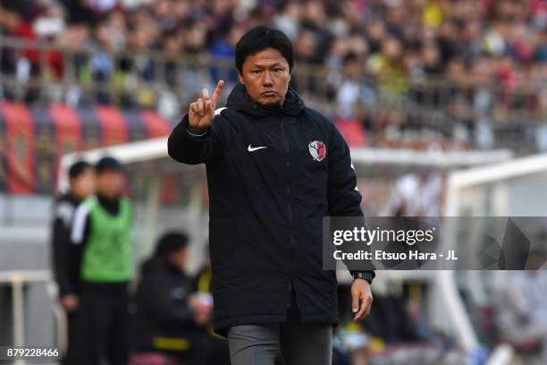 Head coach Go Oiwa of Kashima Antlers gestures during the J.League J1 match between Kashima Antlers and Kashiwa Reysol at Kashima Soccer Stadium on...