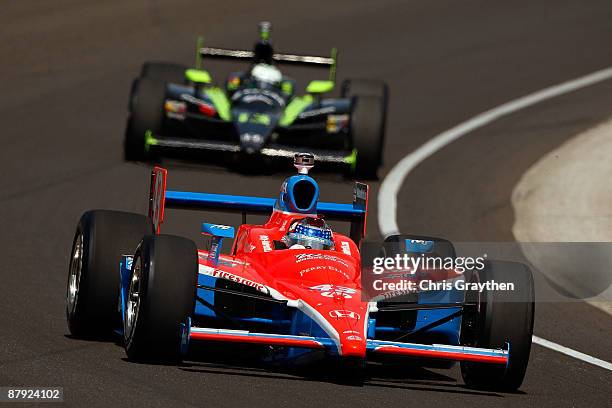 John Andretti drives the Window World Richard Petty Motorsports Dallara Honda leads E.J. Viso drives the PDVSA HVM Racing Dallara Honda during Miller...