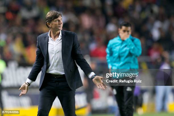 Hernan Cristante, coach of Toluca gives instructions to his players during the quarter finals second leg match between Morelia and Toluca as part of...