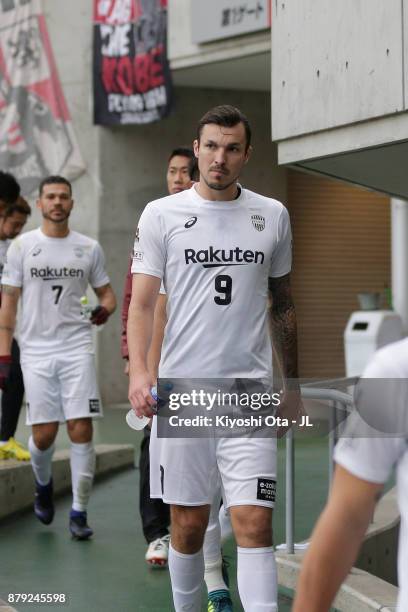 Mike Havenaar of Vissel Kobe leaves the pitch after his side's 1-3 defeat in the J.League J1 match between Cerezo Osaka and Vissel Kobe at Yanmar...