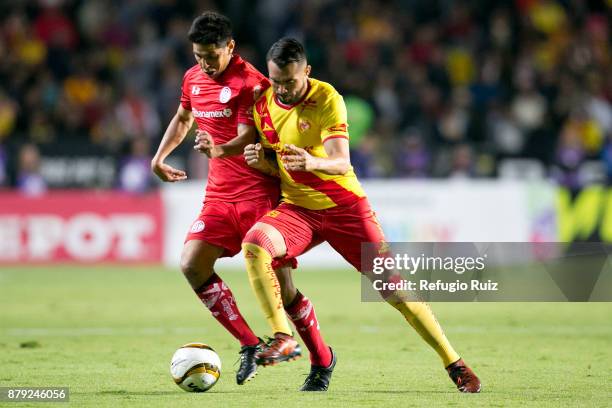 Mario Osuna of Morelia fights for the ball with Pablo Barrientos of Toluca during the quarter finals second leg match between Morelia and Toluca as...