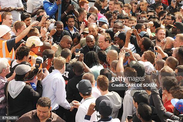 Boxer Floyd Mayweather is mobbed by fans as he arrives for a promotional training session and media opportunity at the Peacock boxing gym, Canning...
