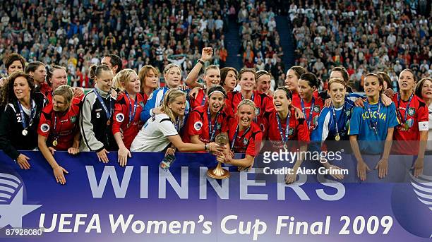Players of Duisburg celebrate after the UEFA Women's Cup Final second leg match between FCR Duisburg and Swesda 2005 Perm at the MSV Arena on May 22,...
