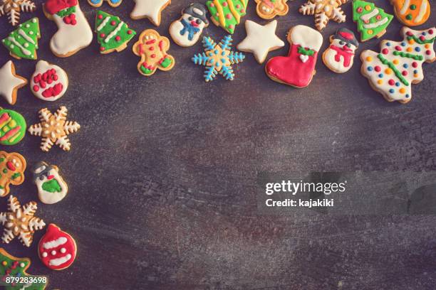 homemade christmas gingerbread cookies - icing border stock pictures, royalty-free photos & images