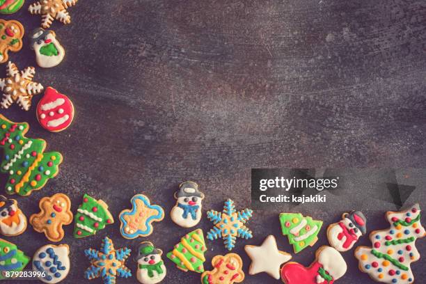 homemade christmas gingerbread cookies - icing border stock pictures, royalty-free photos & images