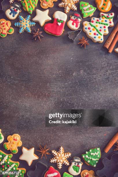 homemade christmas gingerbread cookies - icing border stock pictures, royalty-free photos & images