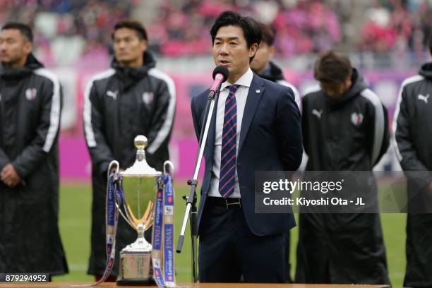 Head coach Yoon Jung Hwan of Cerezo Osaka addresses after the J.League J1 match between Cerezo Osaka and Vissel Kobe at Yanmar Stadium Nagai on...