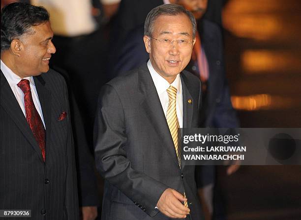 Secretary-General Ban Ki-moon is welcomed by Sri Lankan Foreign Minister Rohitha Bogollagama at the international airport in Colombo, on May 23,...