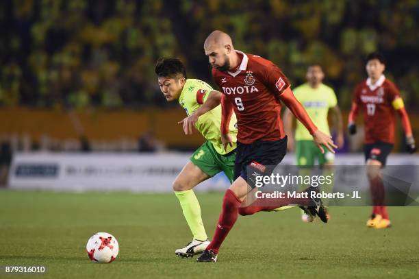 Robin Simovic 796 Naoya Kondo Photos & High Res Pictures - Getty Images