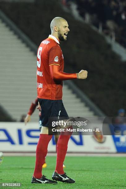 Robin Simovic 4,542 Paloma Mizuho Stock Photos, High-Res Pictures, and Images - Getty ...