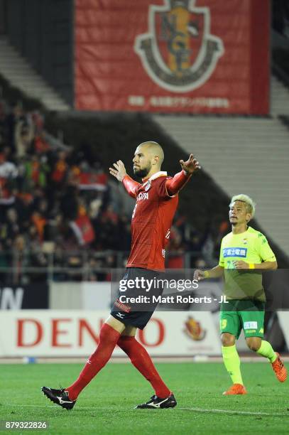 Robin Simovic 4,542 Paloma Mizuho Stock Photos, High-Res Pictures, and Images - Getty ...