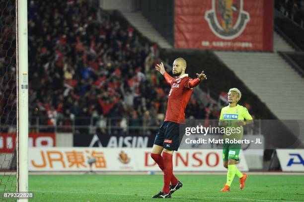 Robin Simovic 4,542 Paloma Mizuho Stock Photos, High-Res Pictures, and Images - Getty ...