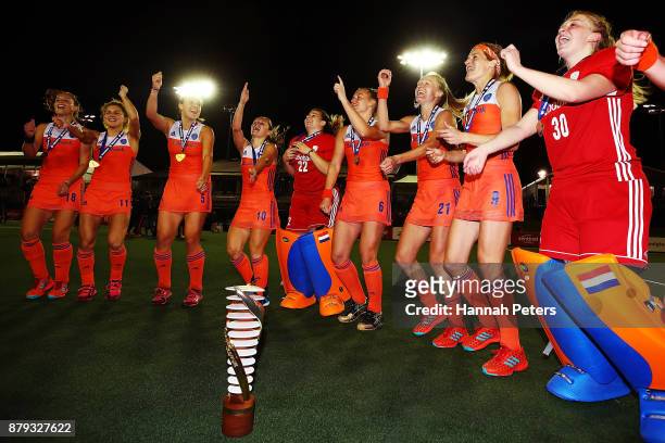 The Netherlands celebrate after winning the Hockey World League final between New Zealand and Netherlands at Rosedale Park on November 26, 2017 in...