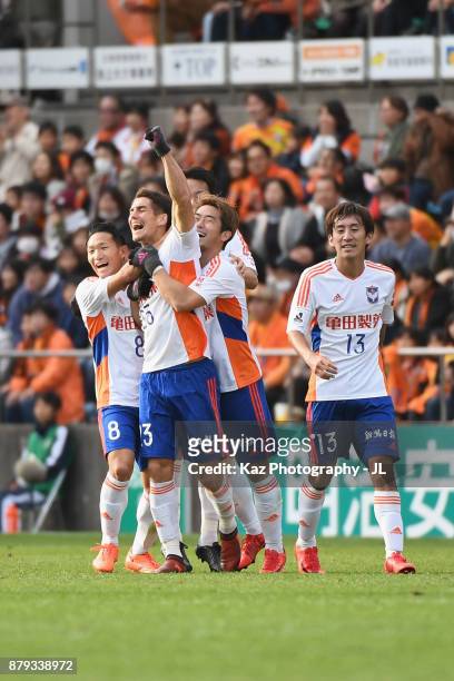 Noriyoshi Sakai of Albirex Niigata celebrates scoring his side's third goal with his team mates during the J.League J1 match between Shimizu S-Pulse...