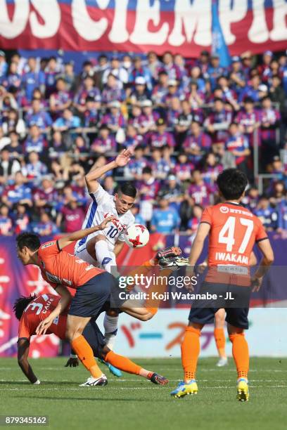 Dudu of Ventforet Kofu controls the ball under pressure of Caue a nd Kohei Yamakoshi of Omiya Ardija during the J.League J1 match between Omiya...