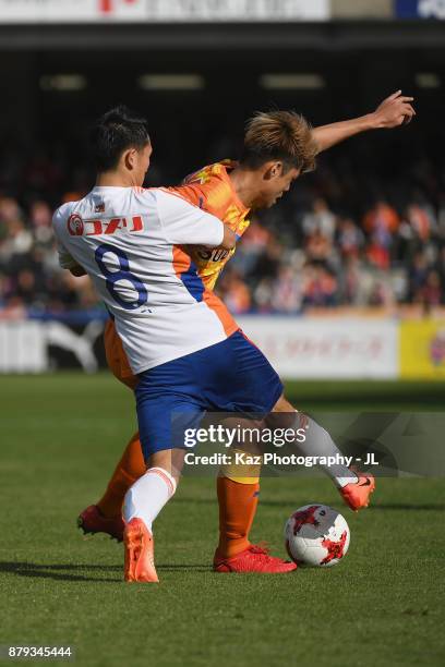 Ko Matsubara of Shimizu S-Pulse and Kei Koizumi of Albirex Niigata compete for the ball during the J.League J1 match between Shimizu S-Pulse and...