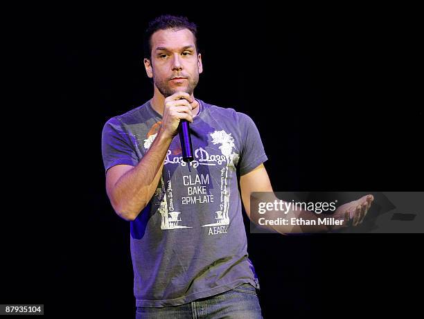 Dane Cook Smiling Comic Dane Cook Photos and Premium High Res Pictures - Getty Images