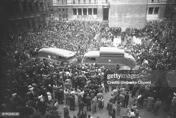 The allies in Piazza Colonna the day of Liberation of Rome, Rome 1944.