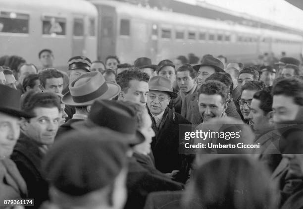 Palmiro Togliatti in the crowd at the train station, 1948.