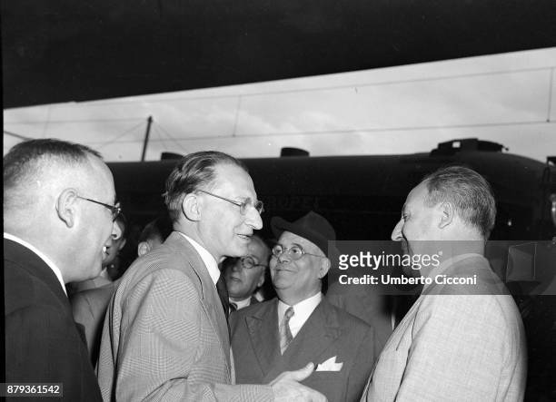 Italian politician Alcide De Gasperi talks to politician Giuseppe Saragat before he leaves for America, Rome 1947.