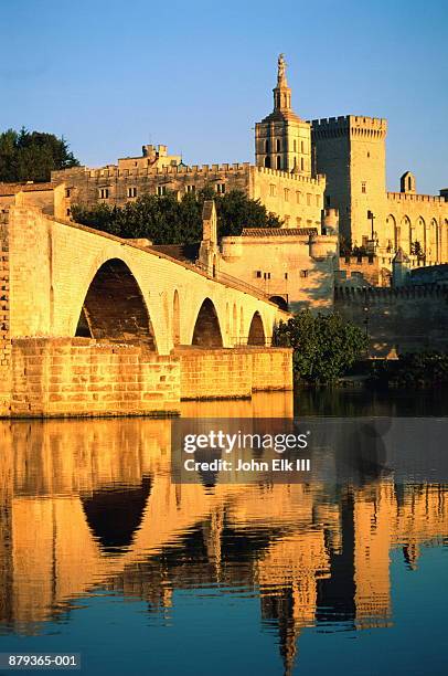 france, vaucluse, avignon, palais des papes, pont st-benezet bridge - avigon stock-fotos und bilder