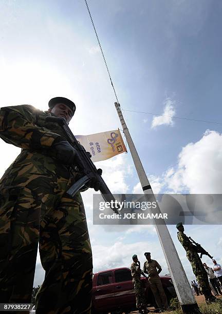 Sri Lankan soldiers stand guard during United Nations Secretary-General Ban Ki-moon's visit to Menik Farm refugee camp in Cheddikulam on May 23,...