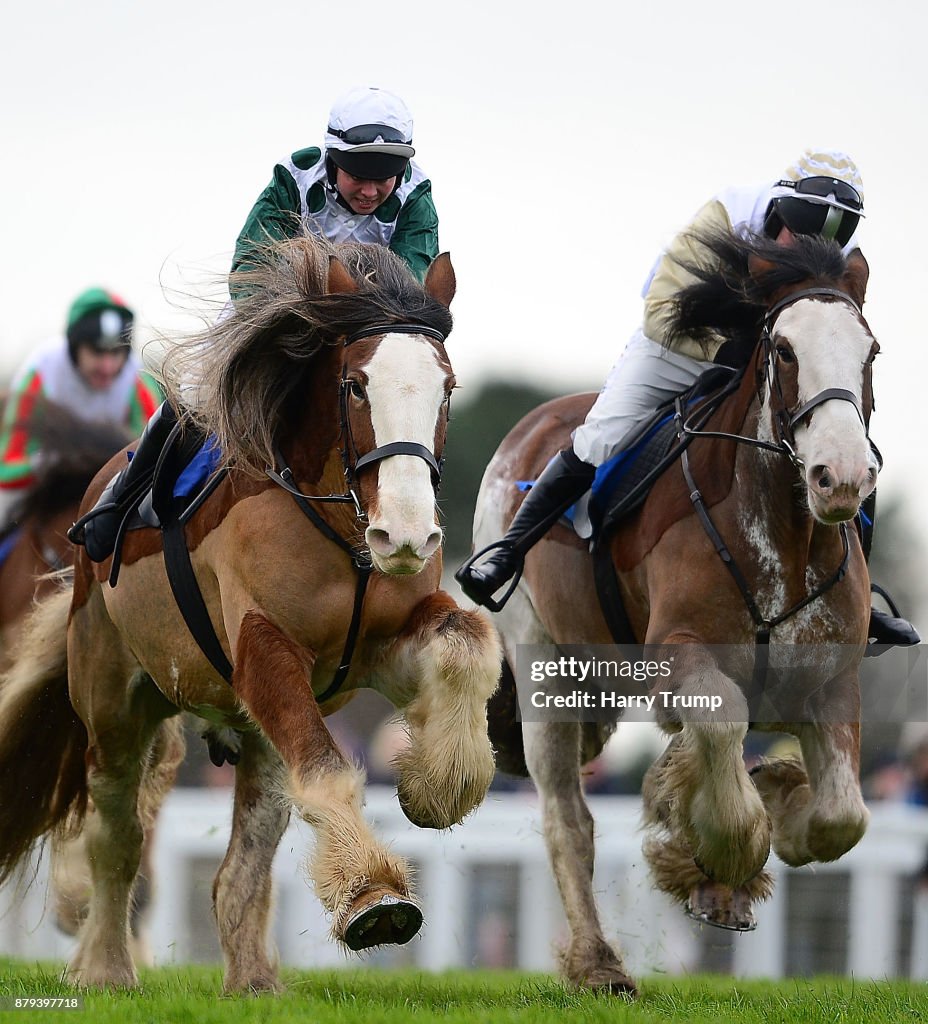 Exeter Trail Races Stobillee Sirocco ridden by Bryony Frost race clear to win the Exeter ...