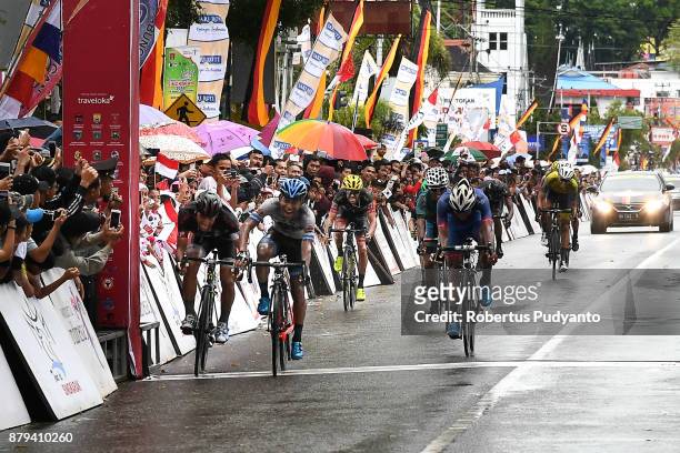 Mohd Shahrul Mat Amin of TSG Terengganu Cycling Team Malaysia sprints to finish during stage 9 of the Tour de Singkarak 2017, Pasaman-Bukittinggi...