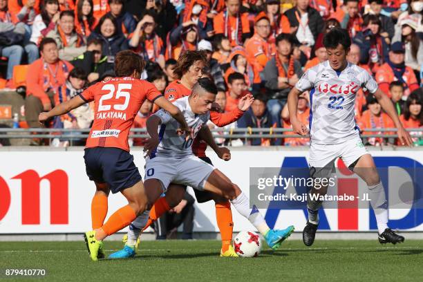 Dudu of Ventforet Kofu controls the ball under pressure of Kazuma Takayama and Takuya Wada of Omiya Ardija during the J.League J1 match between Omiya...