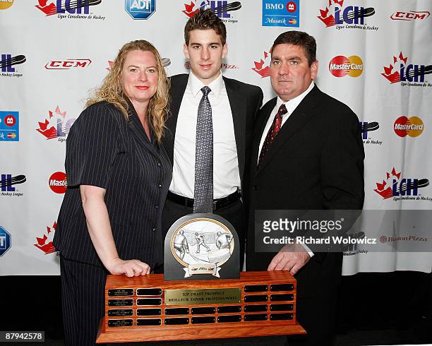 John Tavares of the London Knights poses for a photo with his parents Barb and Joe Tavares as well as the CHL Top Prospect Trophy during the 2009 CHL...