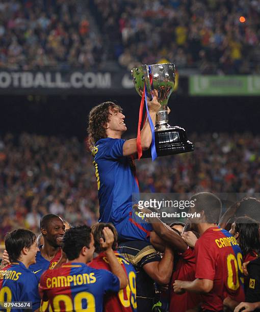 Carles Puyol of Barcelona holds up the La Liga trophy after the La Liga match between Barcelona and Osasuna at the Nou Camp stadium on May 23, 2009...