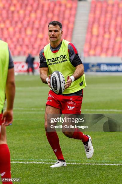Mike Phillips of Scarlets warms up during the Guinness Pro14 match between Southern Kings and Scarlets at Nelson Mandela Bay Stadium on November 26,...