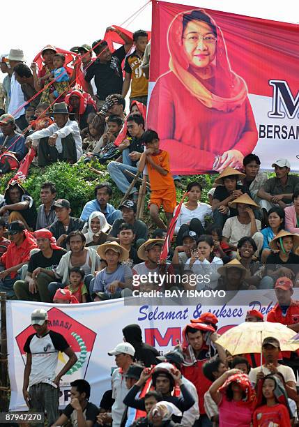 Supporters of former Indonesian president Megawati Sukarnoputri , the head of the Indonesia Democratic Party of Struggle, sit on a garbage hill to...