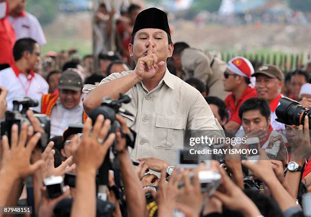 Former military general and head of the Gerindra Party, Prabowo Subianto , gestures during a presidential proclamation at a rubbish dump in Bantar...