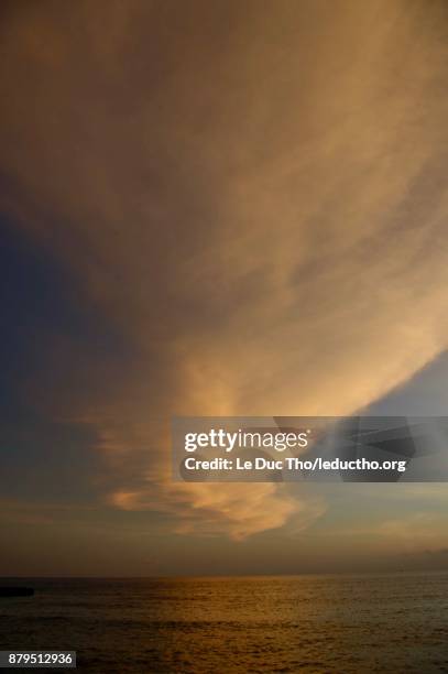 the skies above - quảng ngãi stock-fotos und bilder